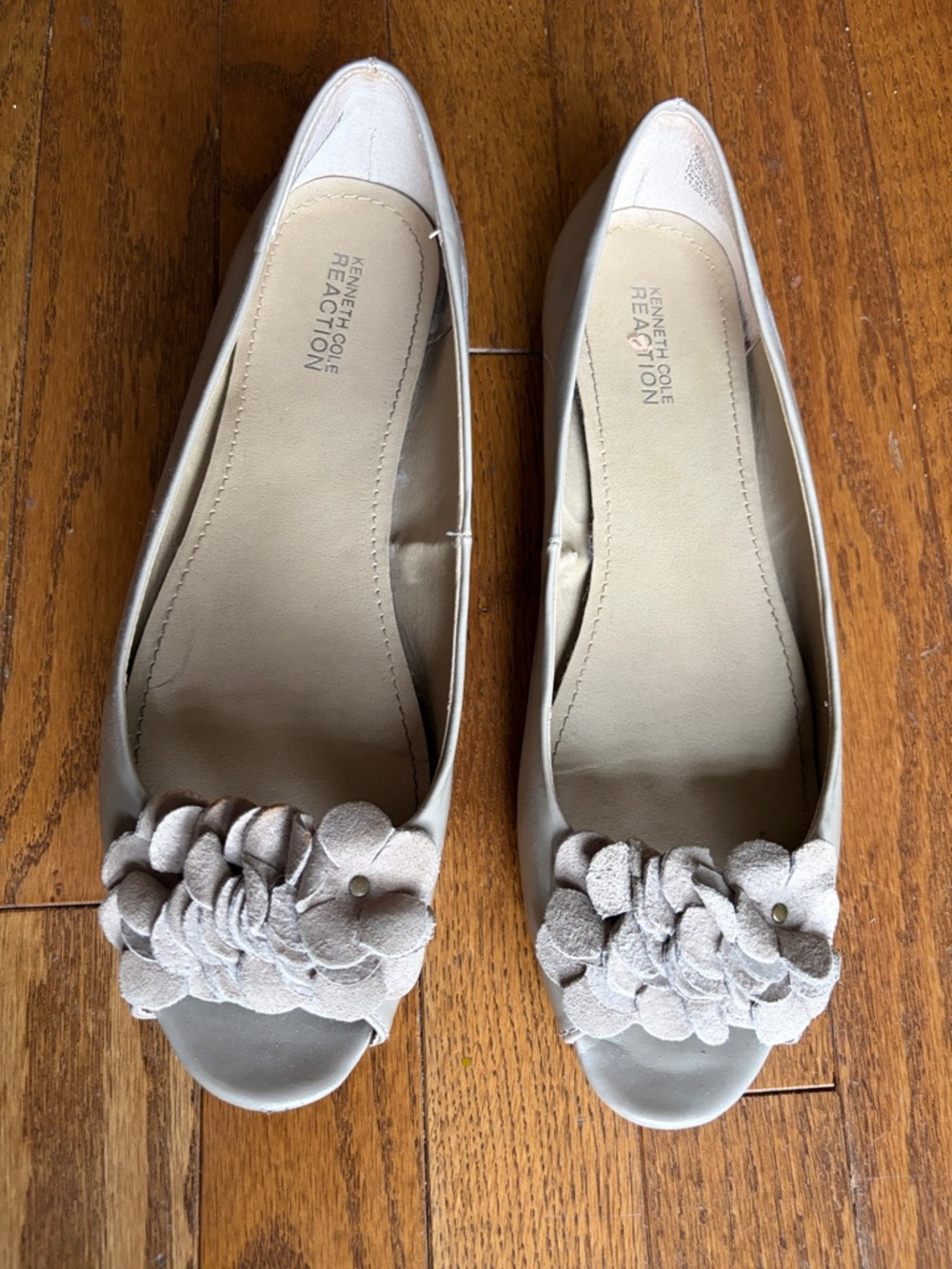 Kenneth Cole REACTION Flower Peep-Toe Flats
